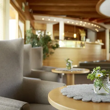Hotel Mohnenfluh 4*